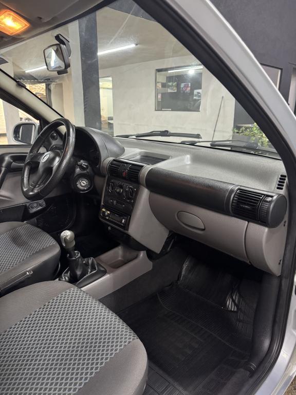 CHEVROLET Classic Sedan - Foto