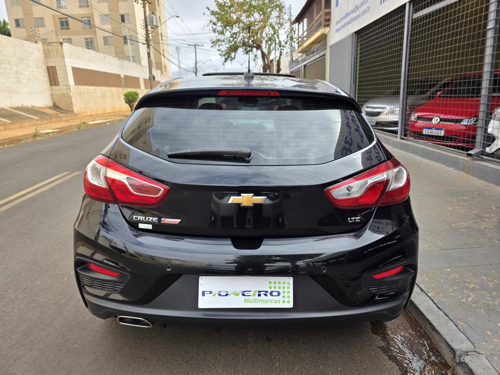 CHEVROLET Cruze Hatch - Foto