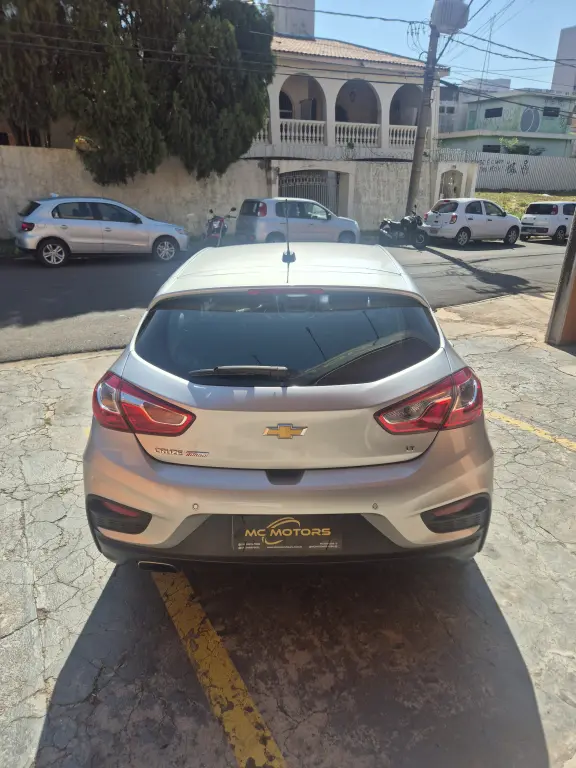 CHEVROLET Cruze Hatch - Foto