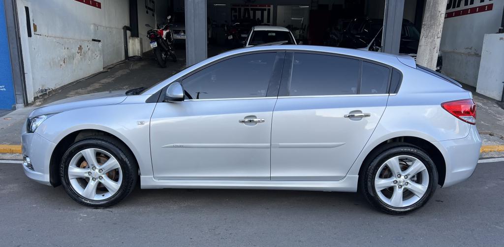 CHEVROLET Cruze Hatch - Foto