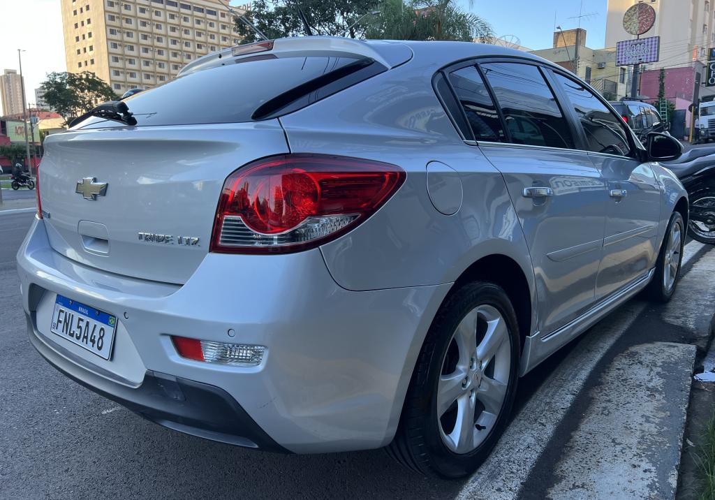 CHEVROLET Cruze Hatch - Foto