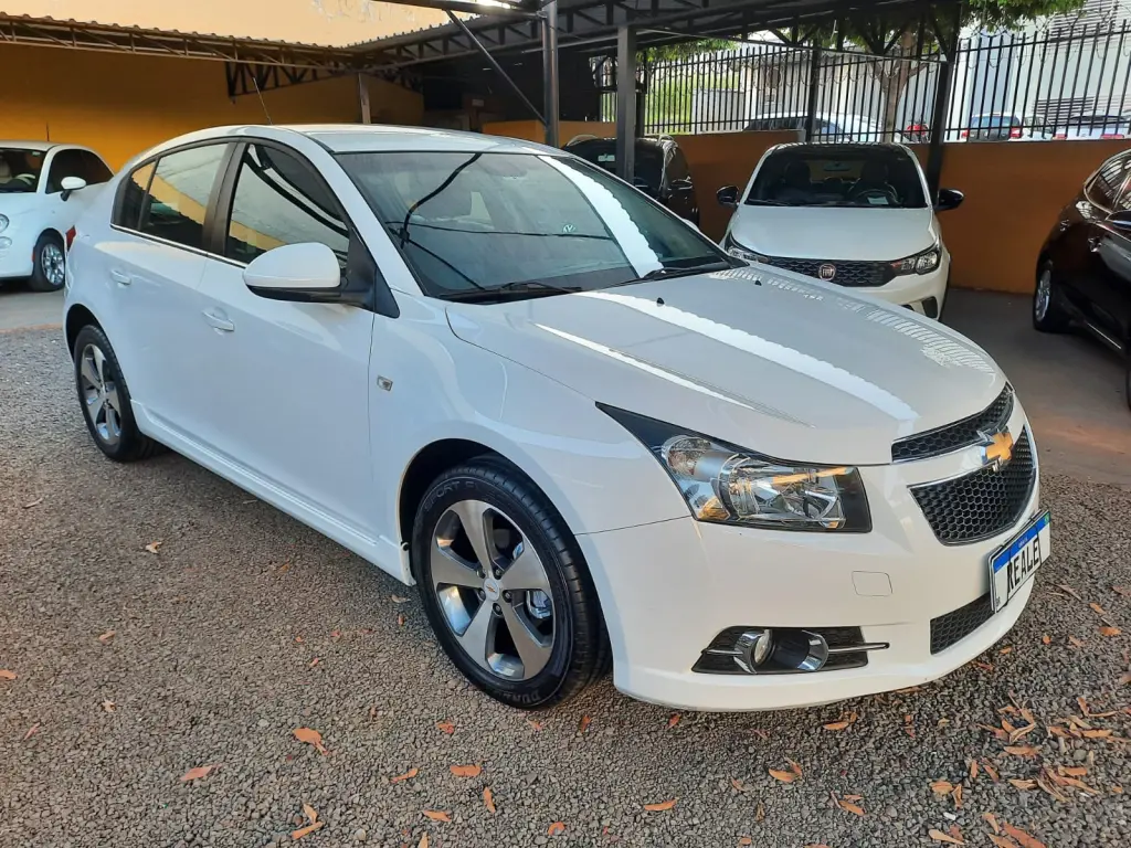 CHEVROLET Cruze Hatch - Foto
