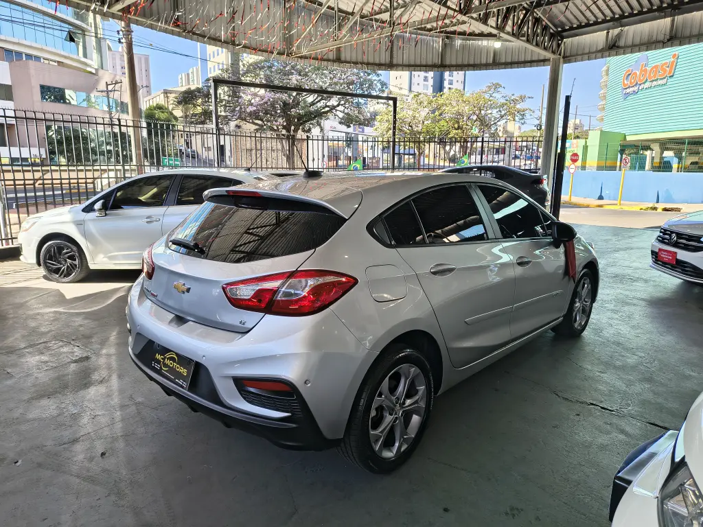 CHEVROLET Cruze Hatch - Foto