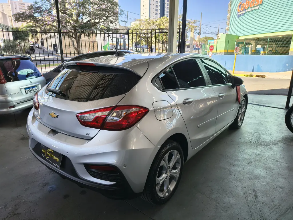 CHEVROLET Cruze Hatch - Foto
