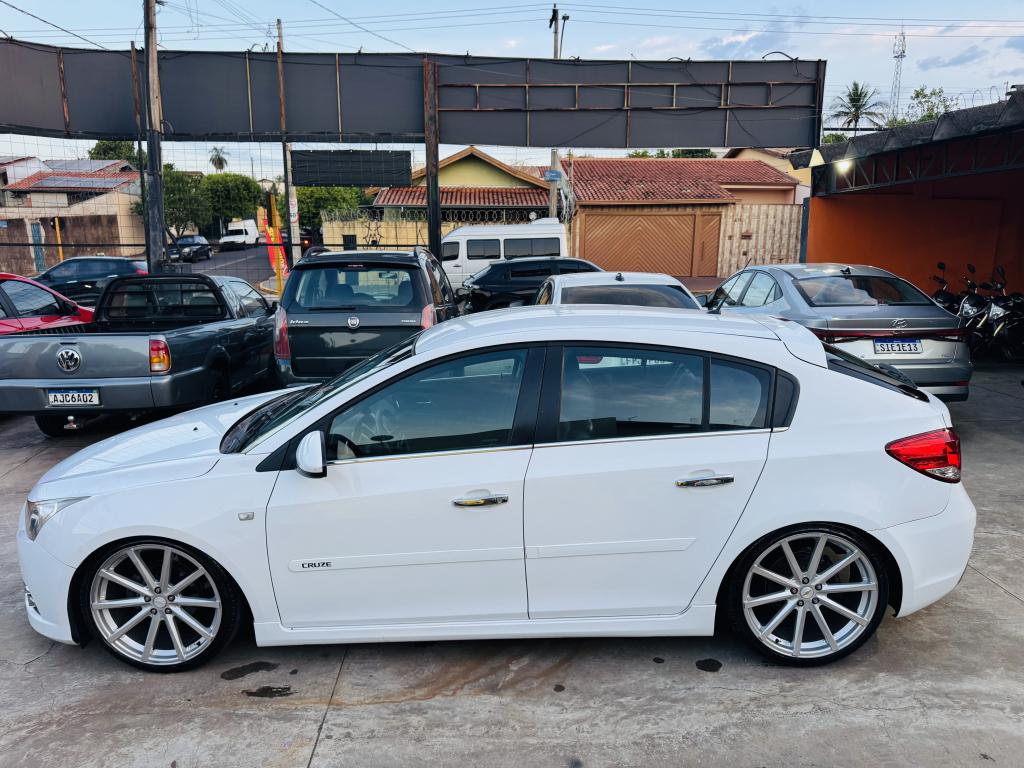 CHEVROLET Cruze Hatch - Foto