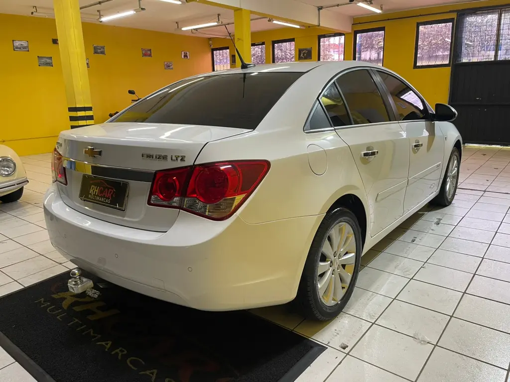 CHEVROLET Cruze Sedan - Foto