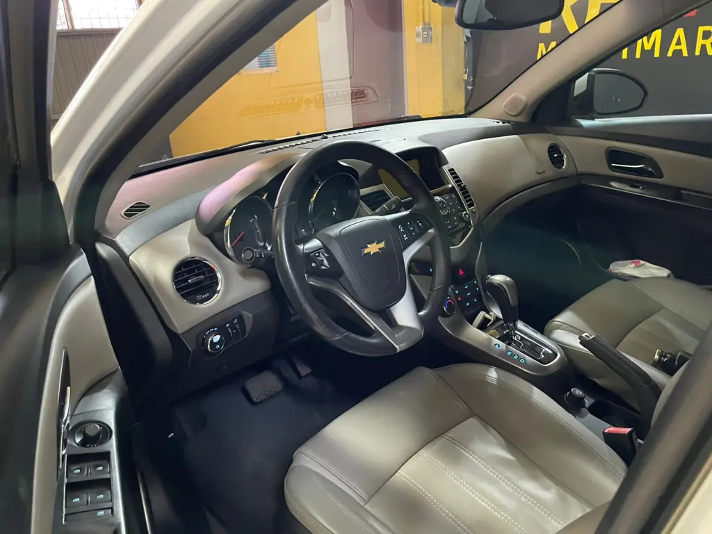 CHEVROLET Cruze Sedan - Foto