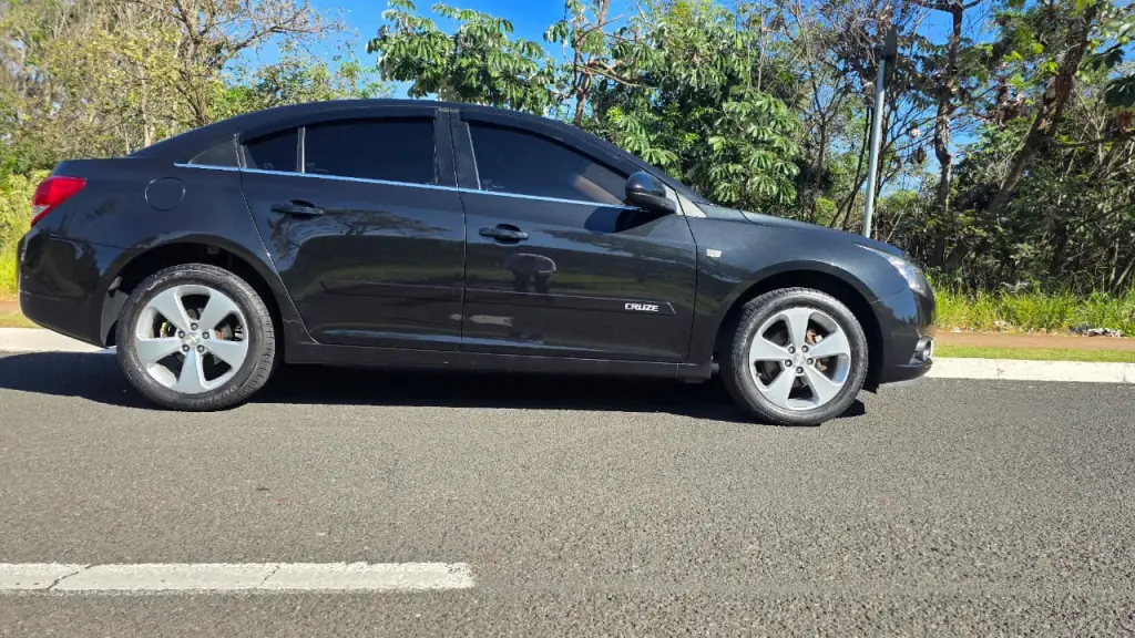 CHEVROLET Cruze Sedan - Foto