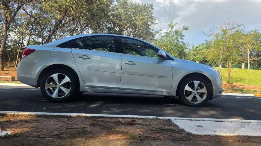 CHEVROLET Cruze Sedan - Foto