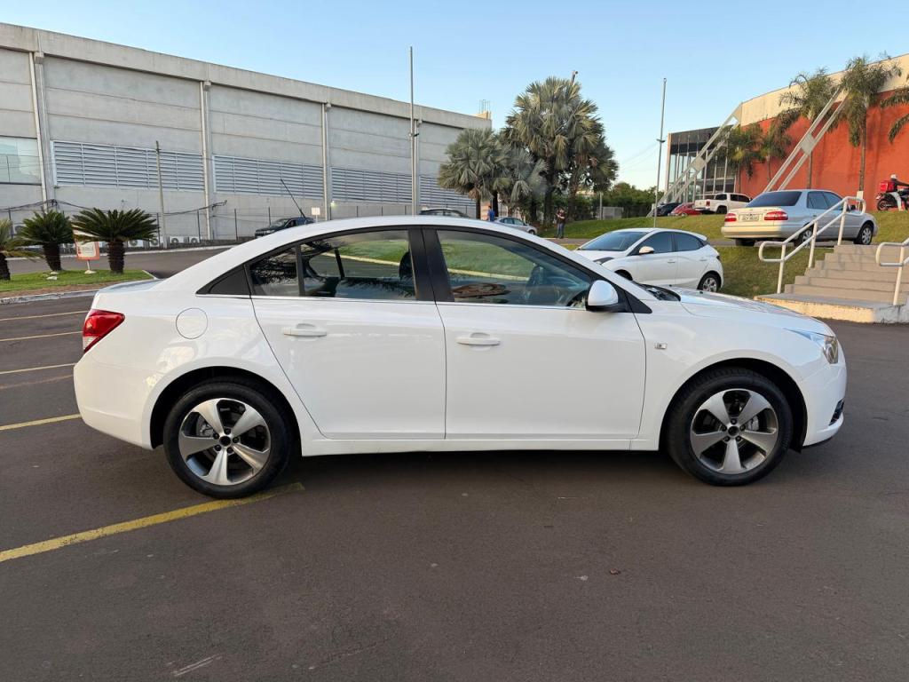 CHEVROLET Cruze Sedan - Foto