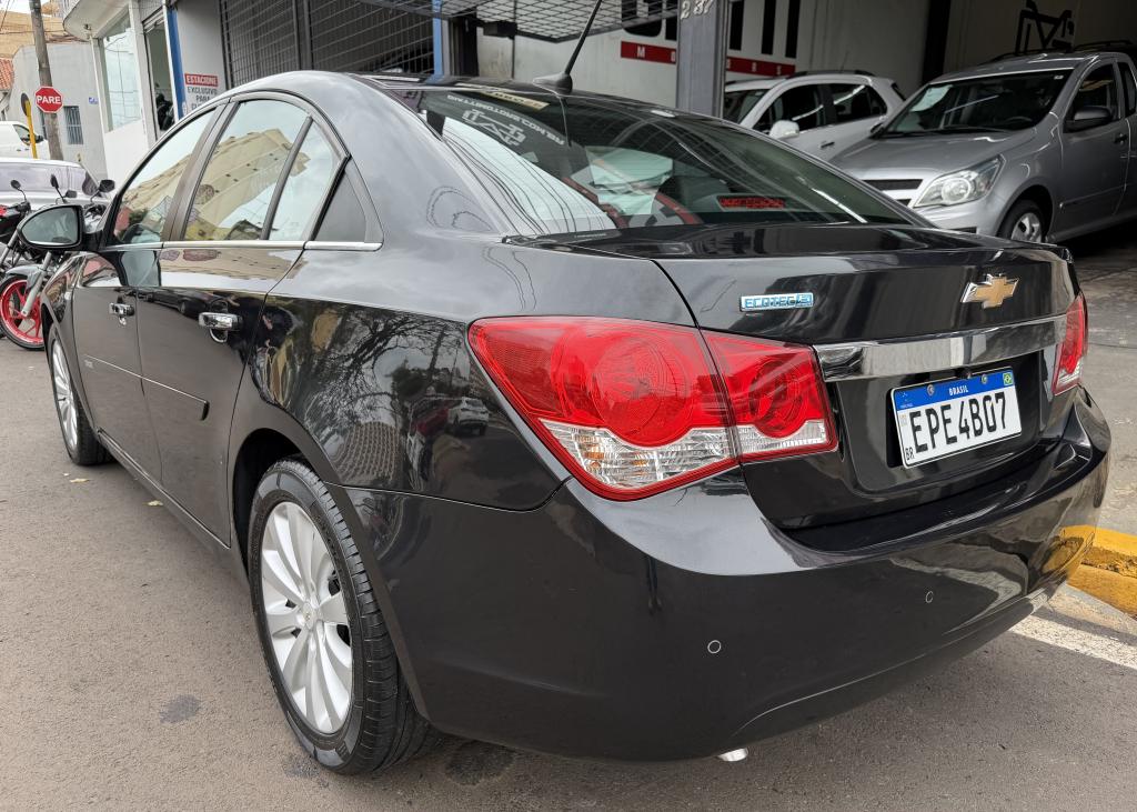 CHEVROLET Cruze Sedan - Foto