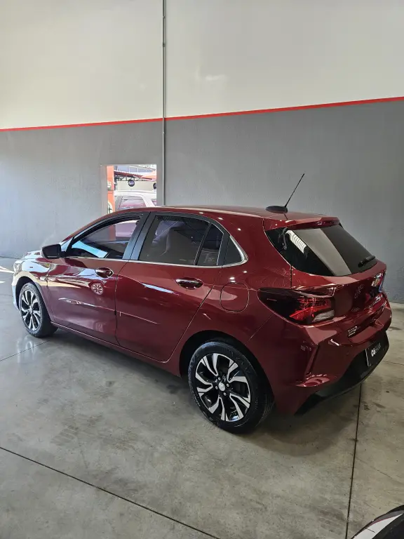 CHEVROLET Onix Hatch - Foto