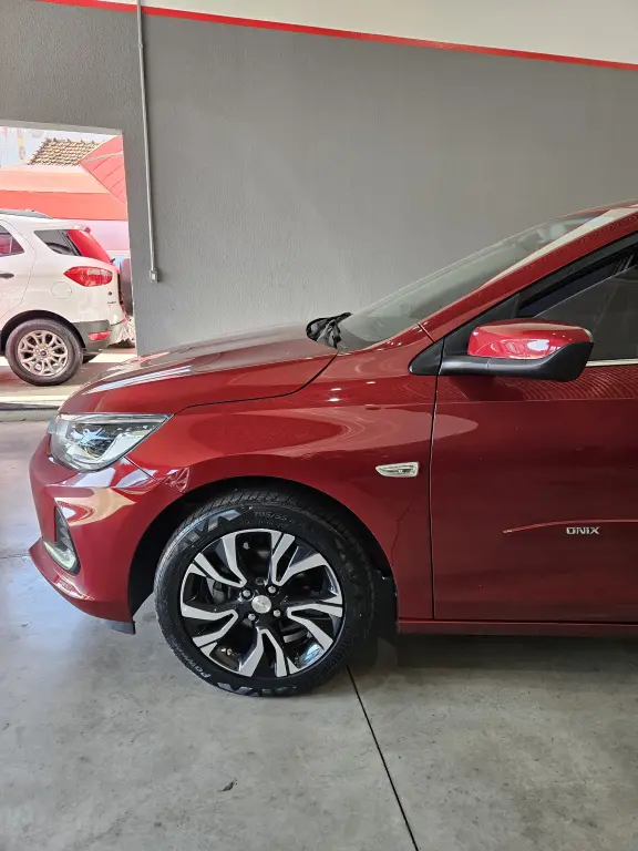 CHEVROLET Onix Hatch - Foto