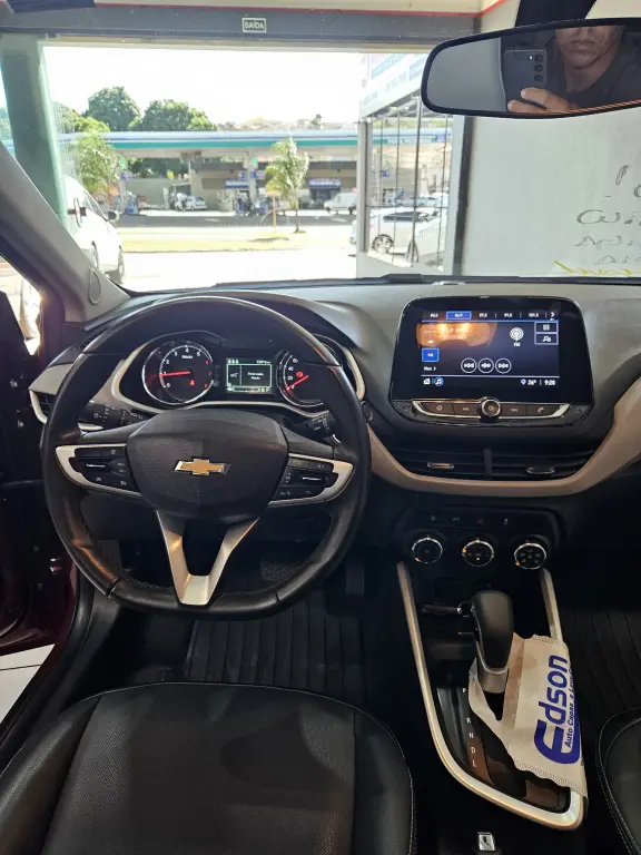 CHEVROLET Onix Hatch - Foto