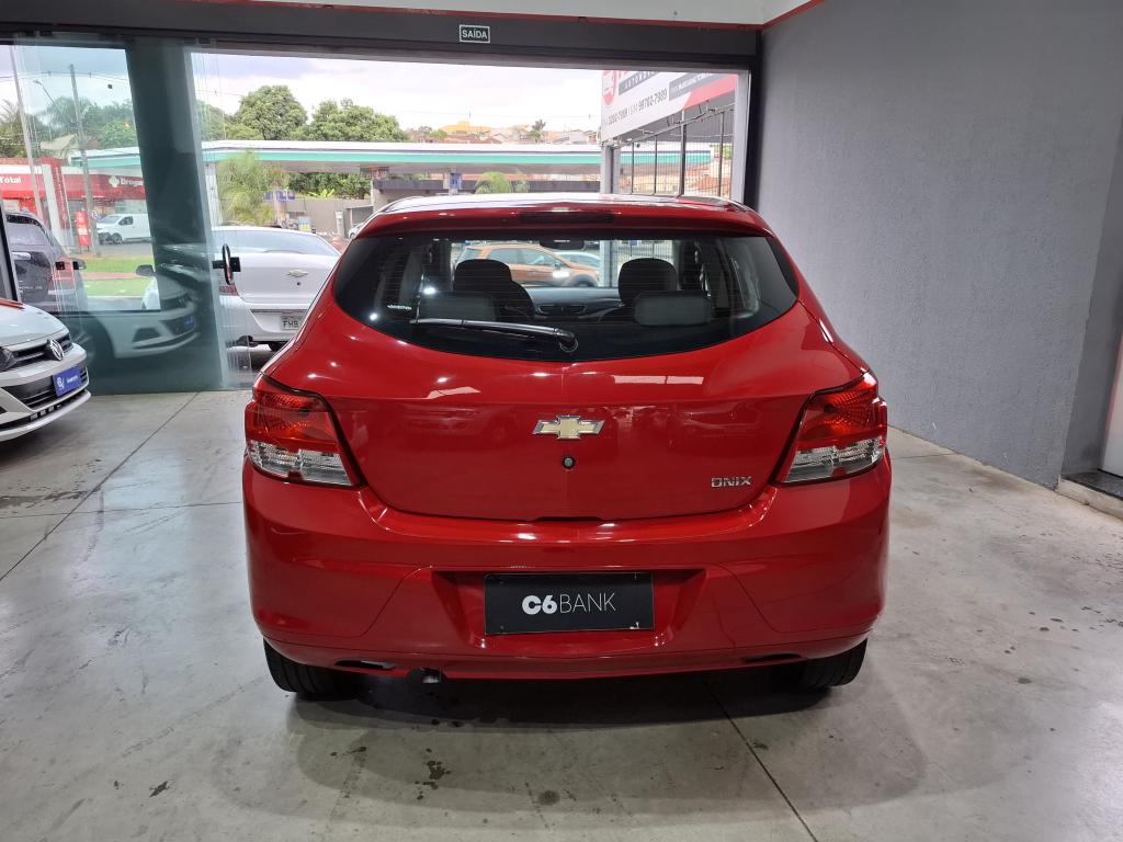 CHEVROLET Onix Hatch - Foto