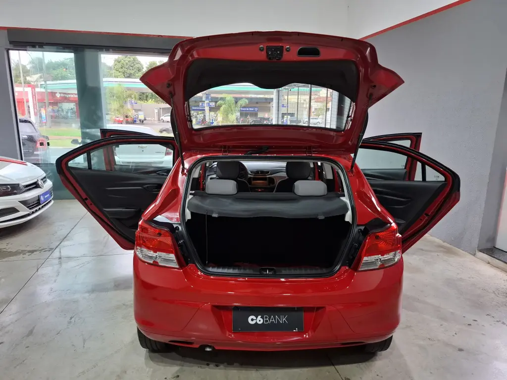 CHEVROLET Onix Hatch - Foto