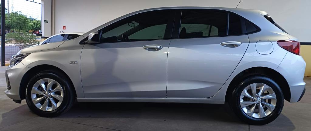 CHEVROLET Onix Hatch - Foto