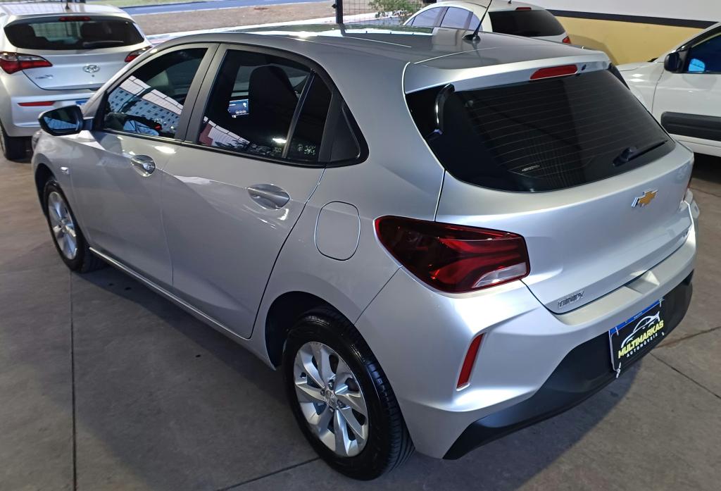 CHEVROLET Onix Hatch - Foto
