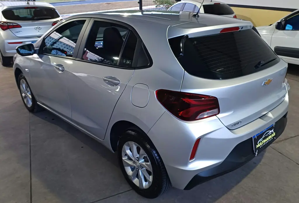 CHEVROLET Onix Hatch - Foto