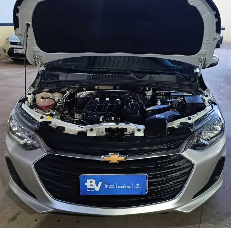 CHEVROLET Onix Hatch - Foto