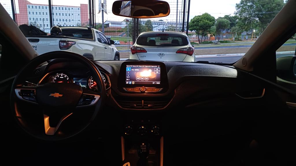 CHEVROLET Onix Hatch - Foto