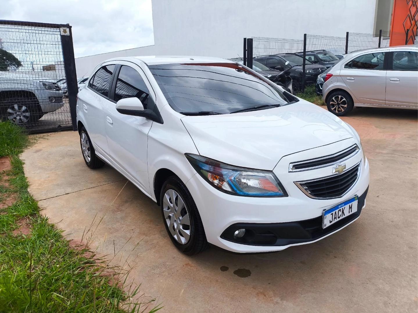 CHEVROLET Onix Hatch - Foto