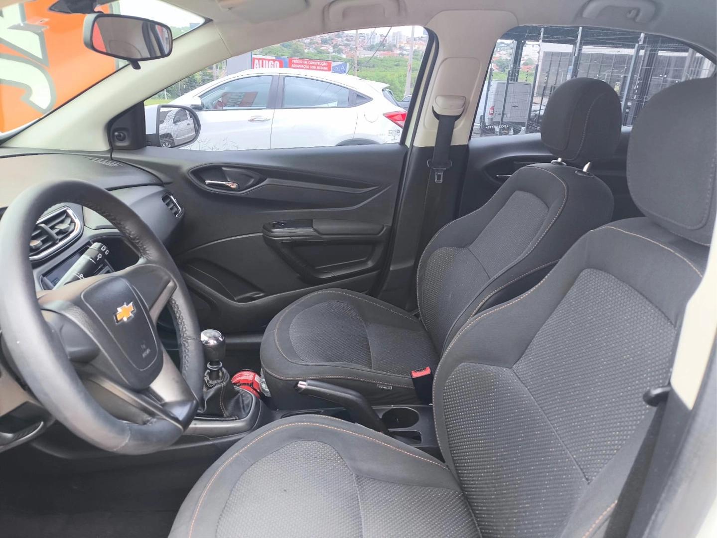 CHEVROLET Onix Hatch - Foto