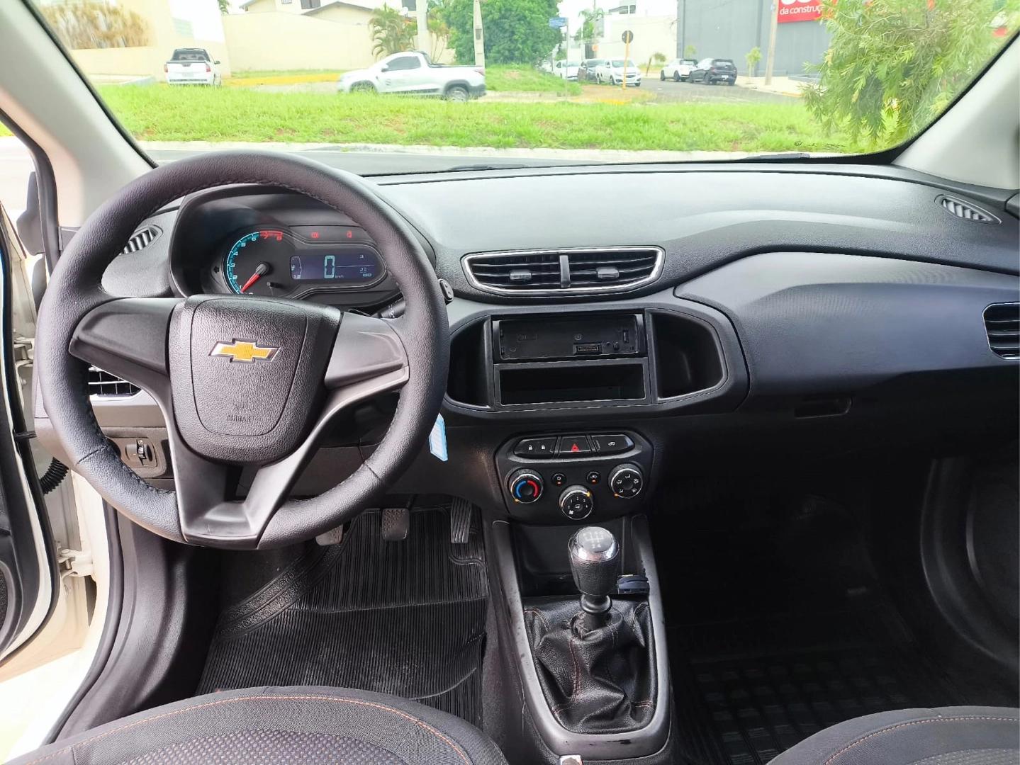 CHEVROLET Onix Hatch - Foto