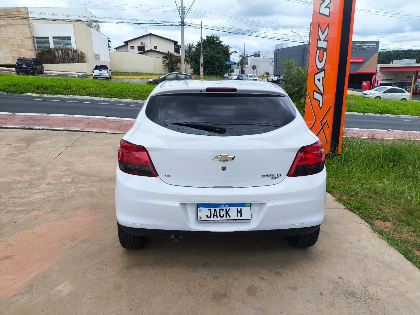 CHEVROLET Onix Hatch - Foto