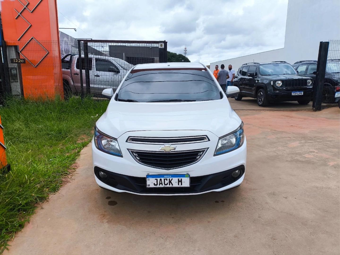 CHEVROLET Onix Hatch - Foto