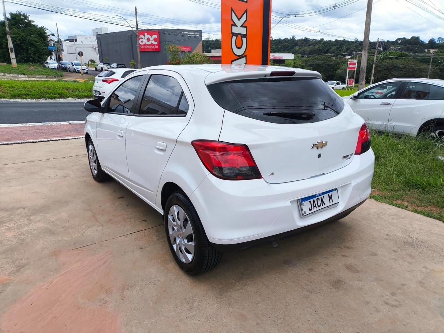 CHEVROLET Onix Hatch - Foto