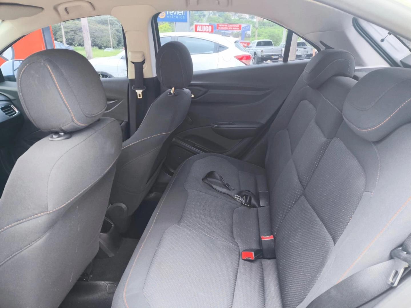 CHEVROLET Onix Hatch - Foto