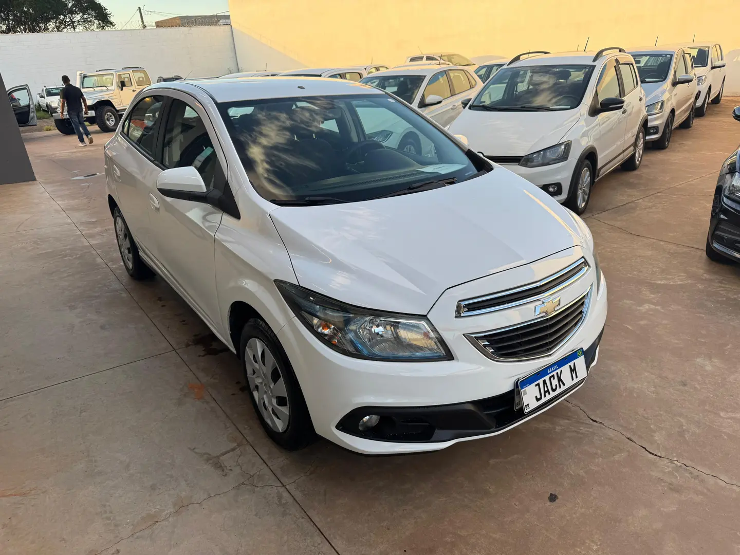 CHEVROLET Onix Hatch - Foto