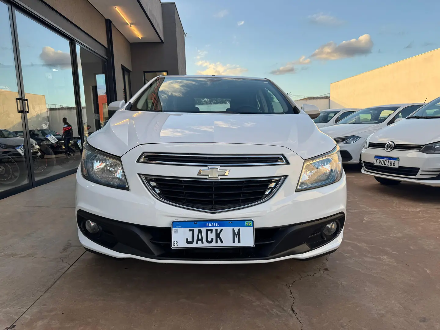 CHEVROLET Onix Hatch - Foto