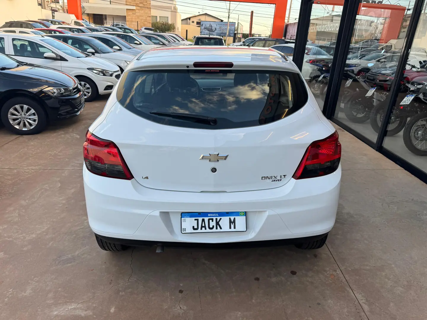 CHEVROLET Onix Hatch - Foto