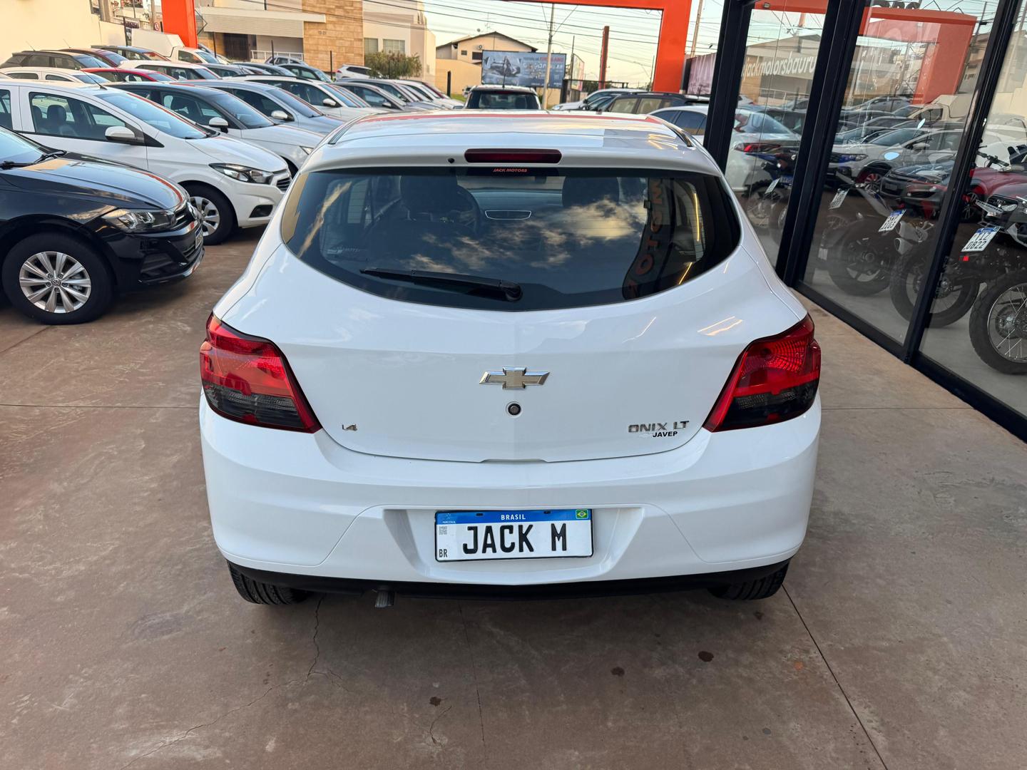 CHEVROLET Onix Hatch - Foto