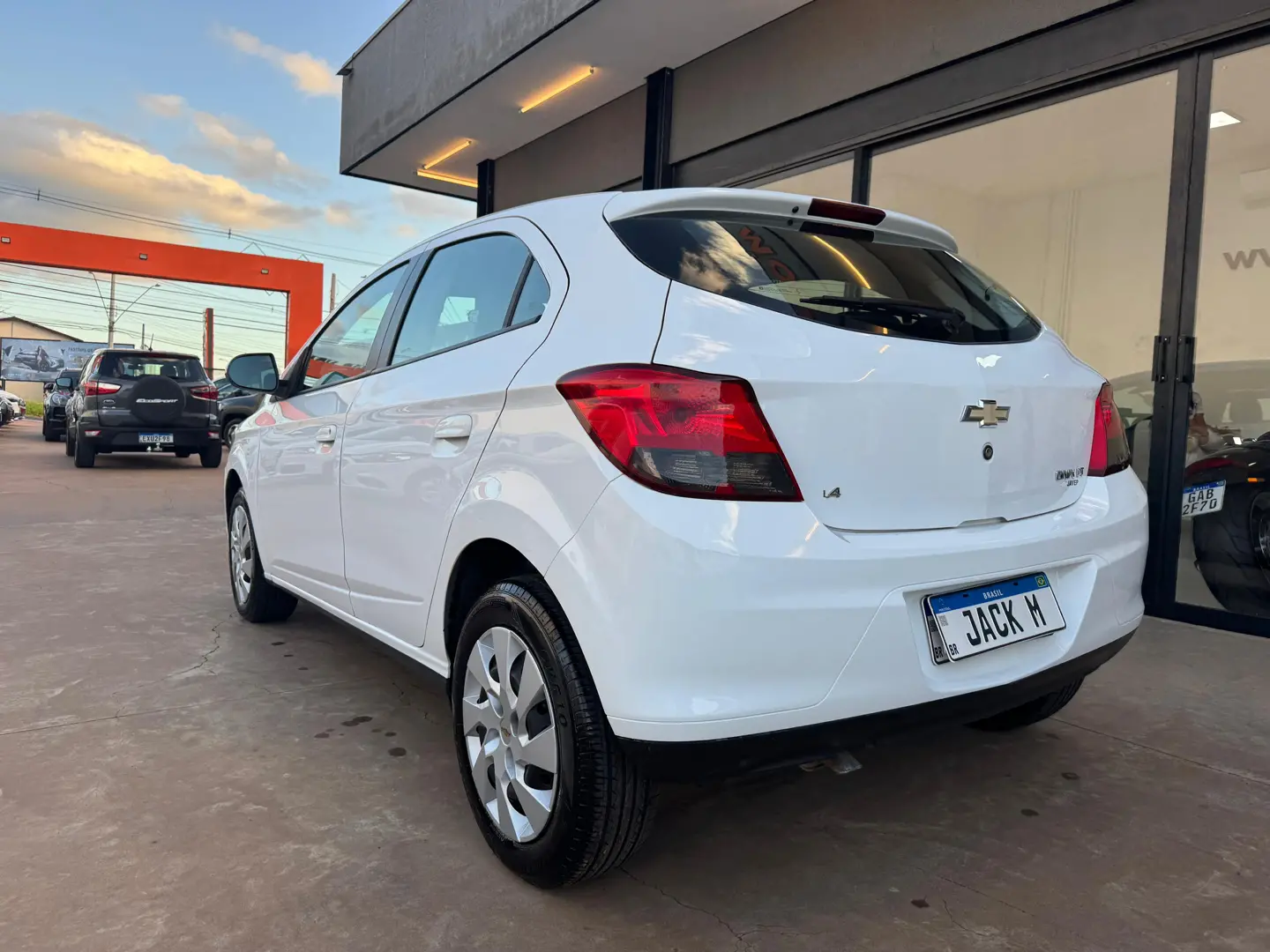 CHEVROLET Onix Hatch - Foto