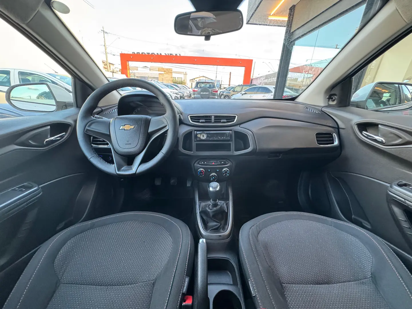 CHEVROLET Onix Hatch - Foto