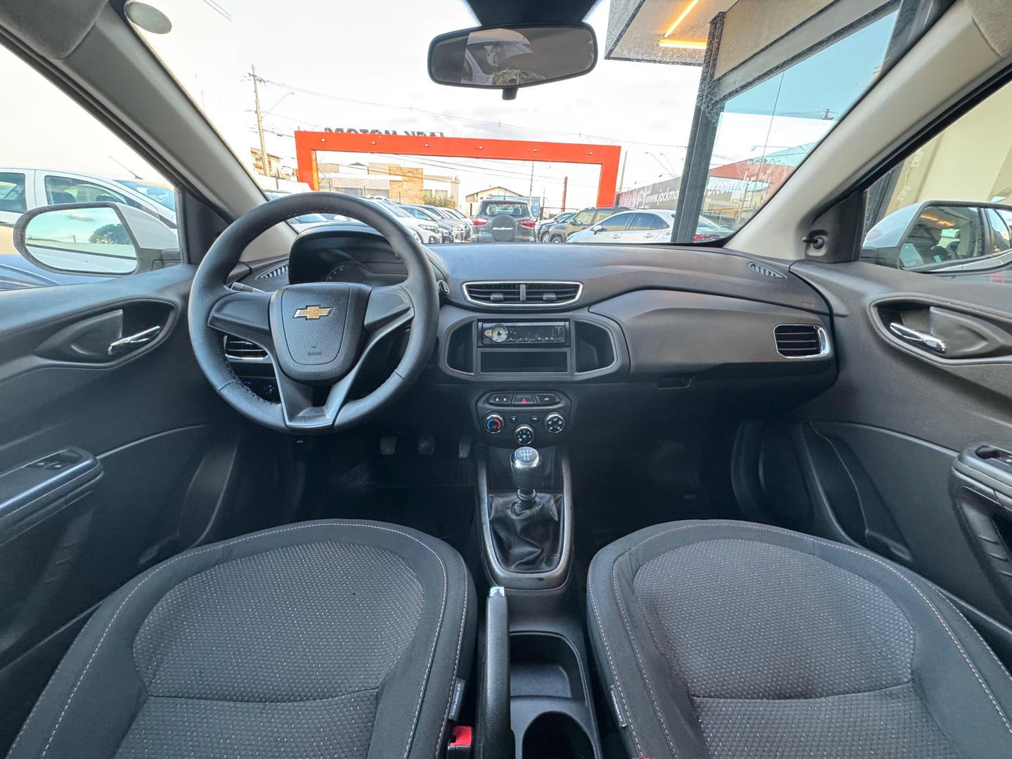 CHEVROLET Onix Hatch - Foto