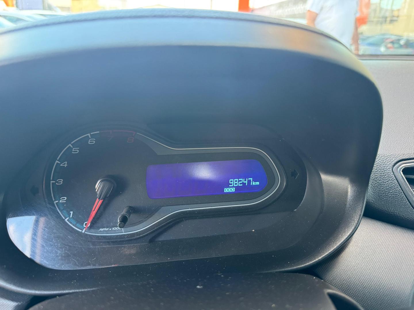 CHEVROLET Onix Hatch - Foto