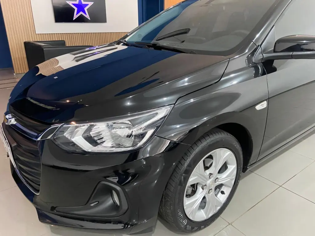 CHEVROLET Onix Hatch - Foto