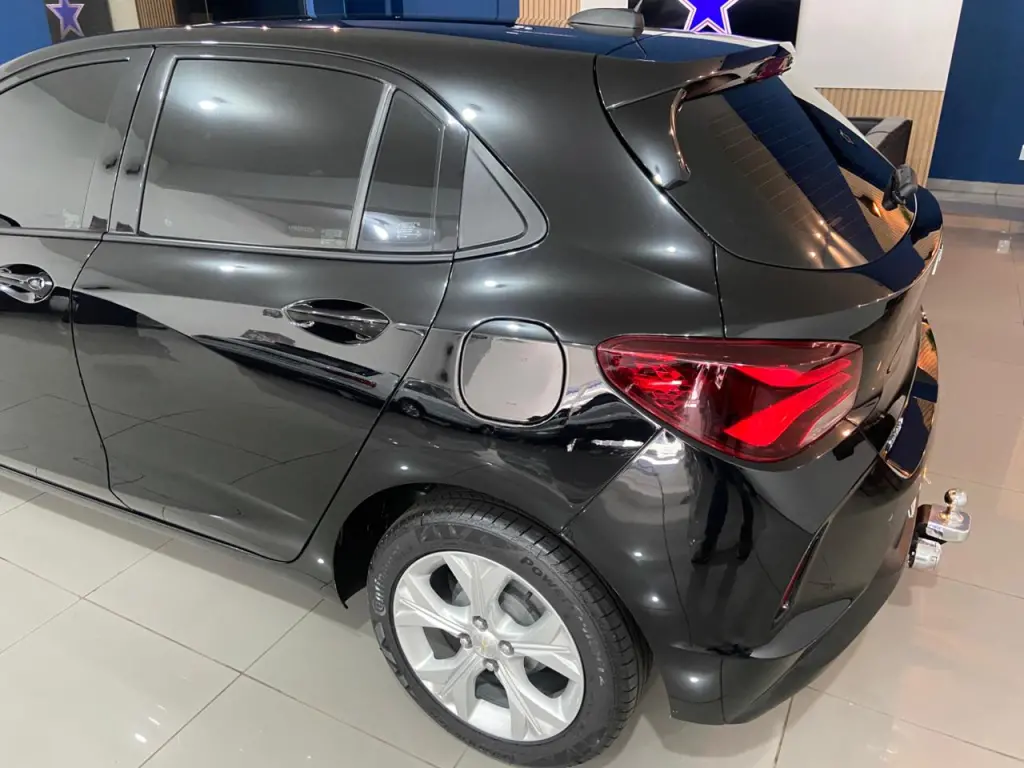 CHEVROLET Onix Hatch - Foto