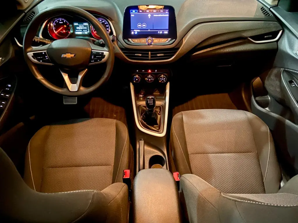 CHEVROLET Onix Hatch - Foto