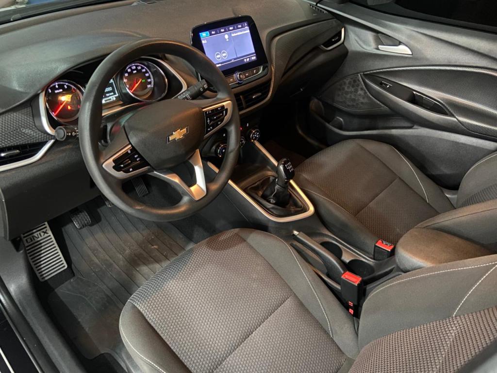 CHEVROLET Onix Hatch - Foto