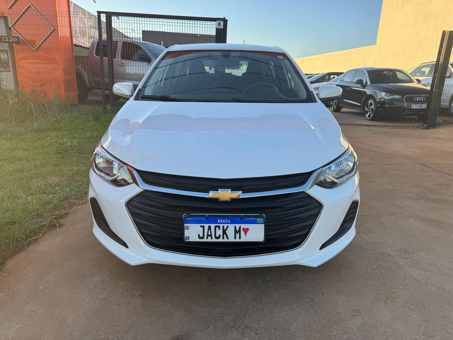 CHEVROLET Onix Hatch - Foto