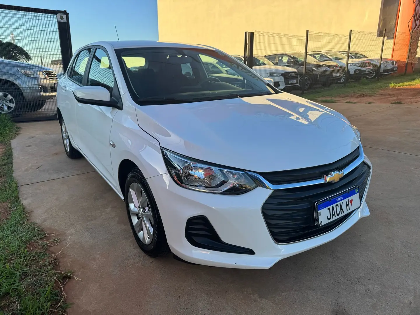 CHEVROLET Onix Hatch - Foto