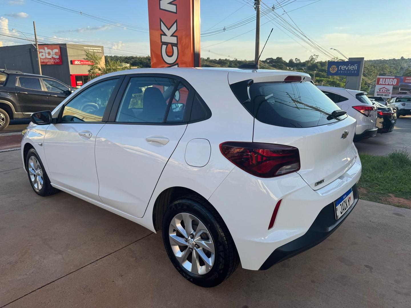 CHEVROLET Onix Hatch - Foto