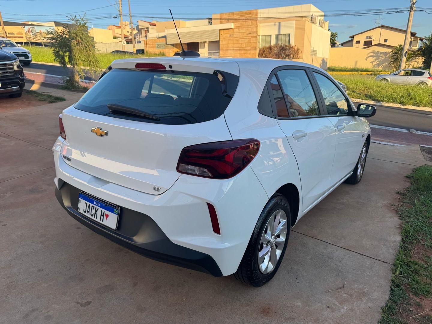 CHEVROLET Onix Hatch - Foto