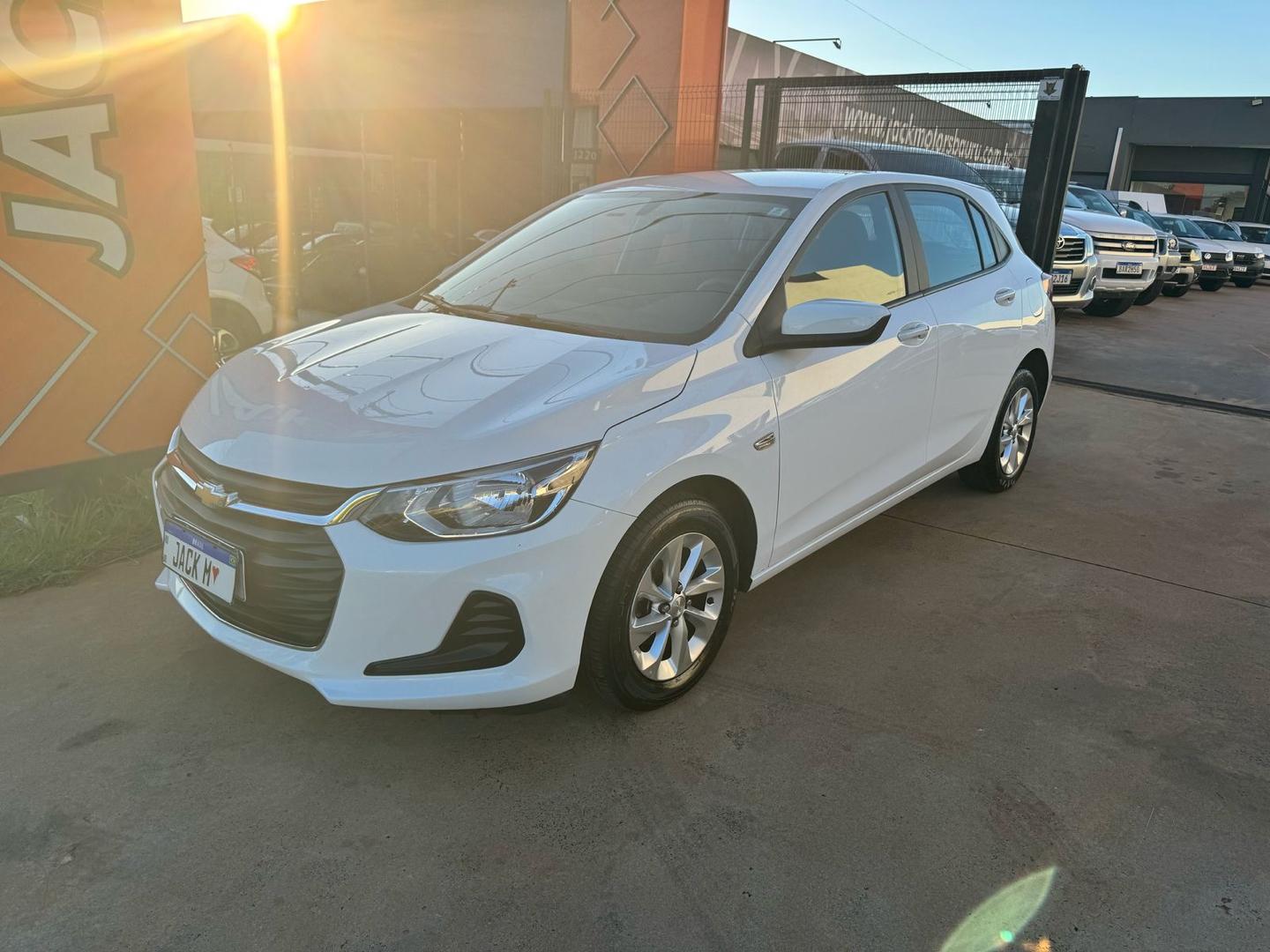 CHEVROLET Onix Hatch - Foto