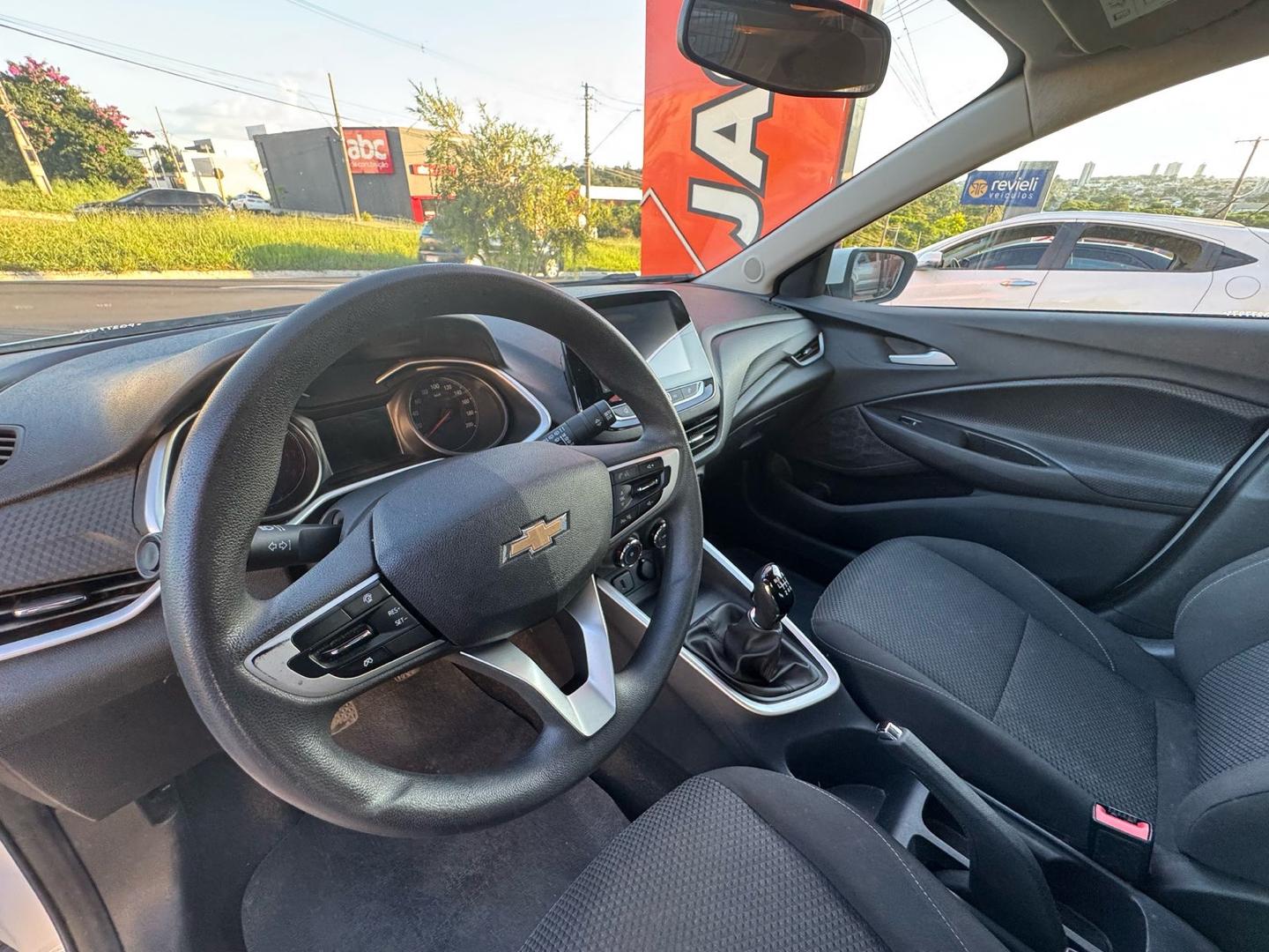 CHEVROLET Onix Hatch - Foto